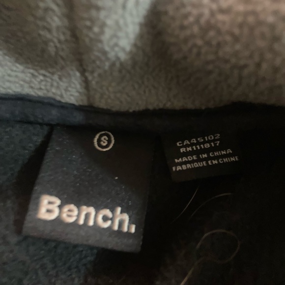 Bench fleece thumb holes high neck 10$ - Picture 2 of 6